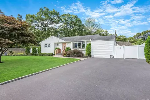 8 Zeus, Brentwood, NY 11717