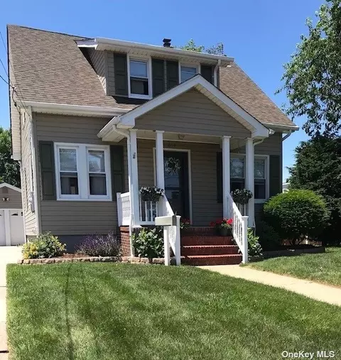 834 Ardmore Pl, Bellmore, NY 11710