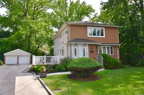 185 Schley Ave, Albertson, NY 11507