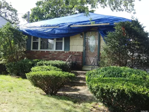 115 Fountain Ave, Selden, NY 11784