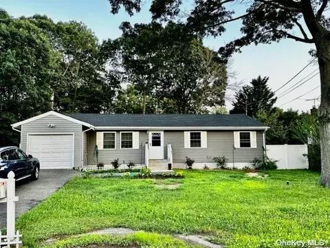 44 Musket Dr, Shirley, NY 11967