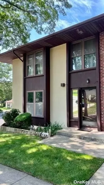 1 Fir Ct #1, Selden, NY 11784