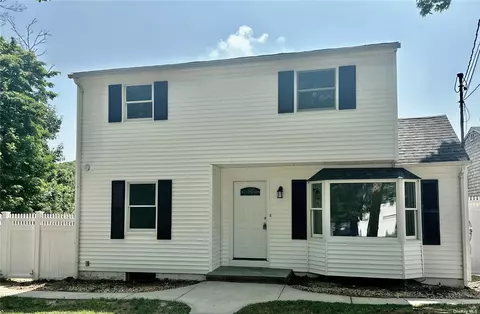 23 Overhill Rd, Rocky Point, NY 11778