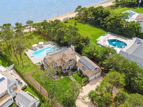 18 Sandringham Ln, Southampton, NY 11968