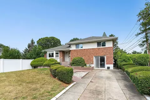 599 Waukena Ave, Oceanside, NY 11572