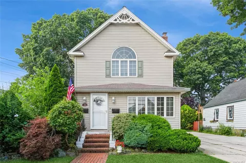 15 Euclid St, Valley Stream, NY 11580