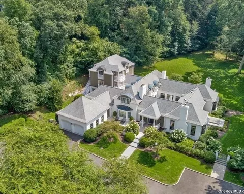 23 Valley Rd, Locust Valley, NY 11560