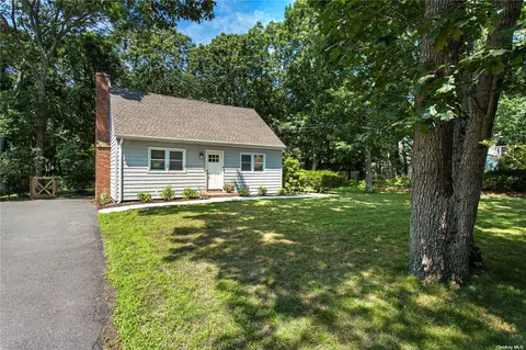 48 Shinnecock Ave, East Quogue, NY 11942