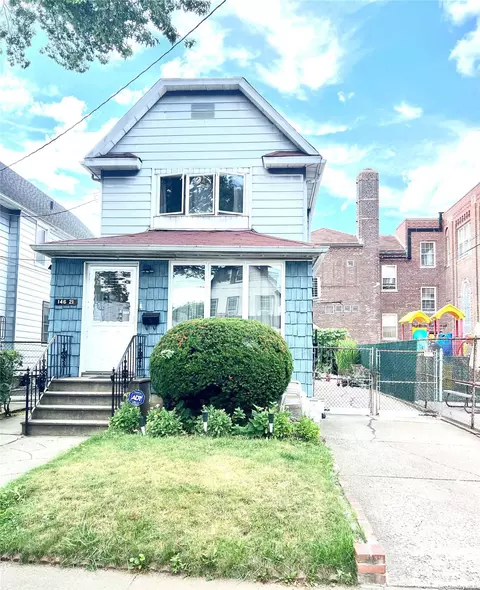 146-21 Kalmia St, Flushing, NY 11355