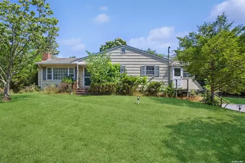 26 Montauk Hwy, Westhampton, NY 11977