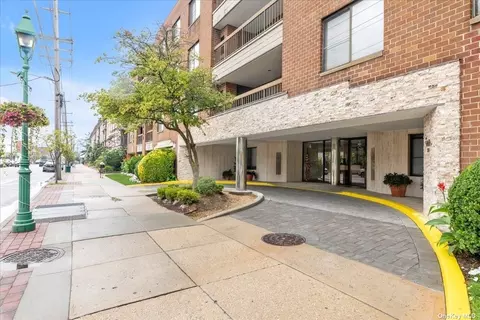 376 Central Ave #4F, Lawrence, NY 11559