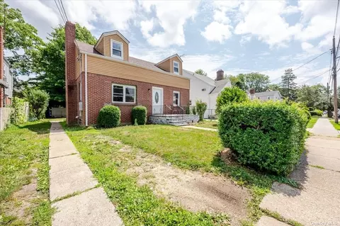 96 Meadowbrook Rd, Hempstead, NY 11550