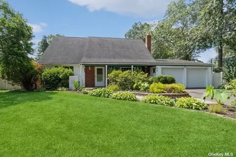 676 Hawkins E Rd, Coram, NY 11727
