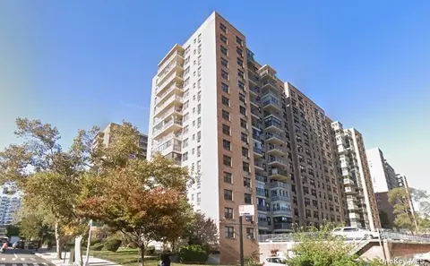 4255 Colden St #1K, Flushing, NY 11355
