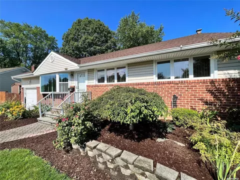 14 Williams Ave, Syosset, NY 11791