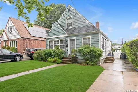 83-19 261st St, Glen Oaks, NY 11004