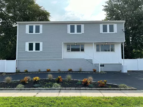 2337 Hampton Ave, Seaford, NY 11783