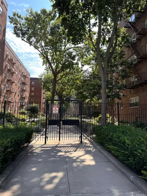 44-55 Kissena Blvd #1B, Flushing, NY 11355