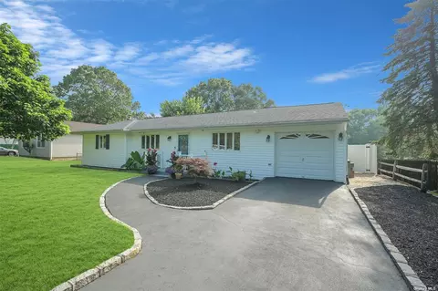 30 Propose Rd, Shirley, NY 11967