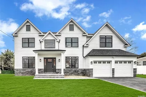 186 Commonwealth Ave, Massapequa, NY 11758