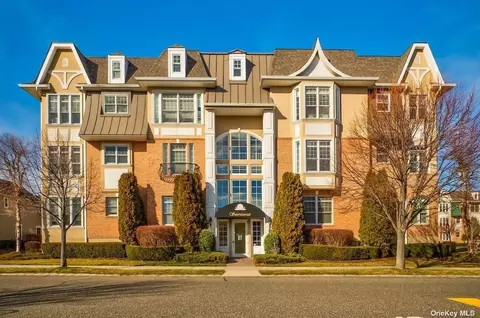 1119 Roosevelt Way #2, Westbury, NY 11590