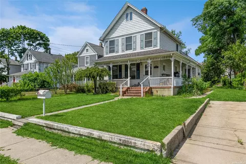 93 Sterling Pl, Amityville, NY 11701