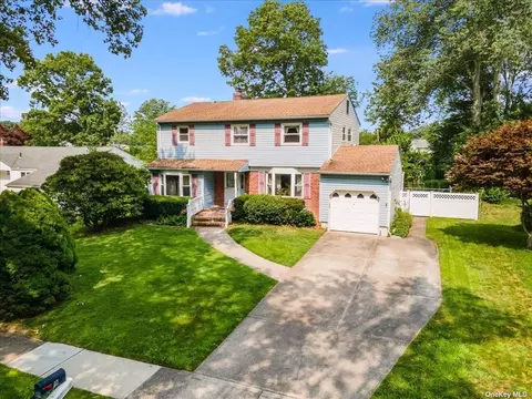 9 Clifford Blvd, Hauppauge, NY 11788