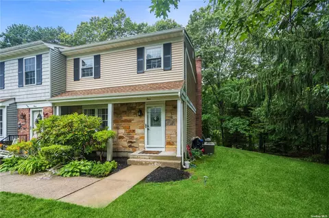 4 Harrison Cmns #4, Yaphank, NY 11980