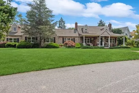 253 Melbury Rd, Babylon, NY 11702