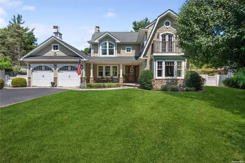 201 Old Field Rd, Centerport, NY 11721
