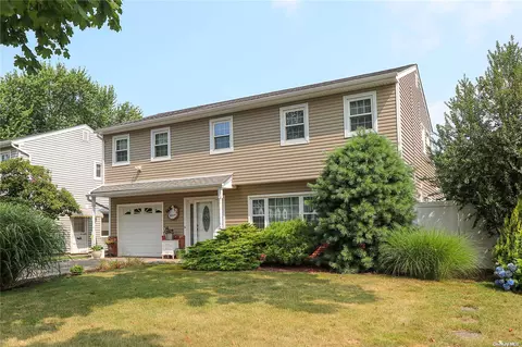 3 Lou Ct, Melville, NY 11747