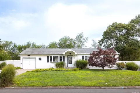65 Corbin Ave, Patchogue, NY 11772
