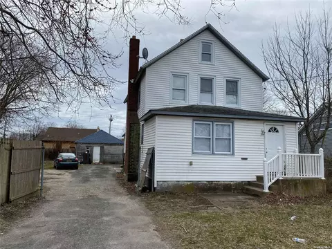 428 Narragansett Ave, Patchogue, NY 11772