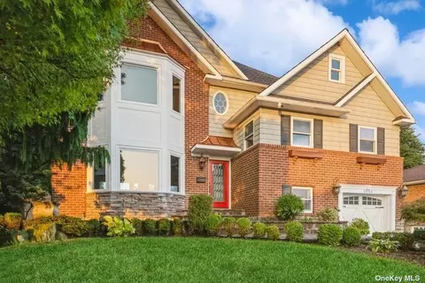 3923 Berger Ave, Bethpage, NY 11714