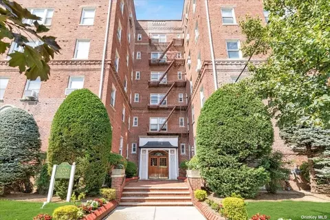 55 Grand Avenue #1 G, Rockville Centre, NY 11570