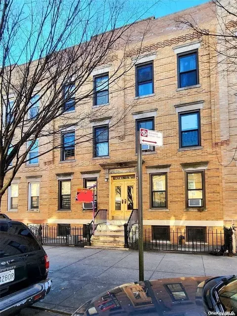 70-24 66th St, Glendale, NY 11385