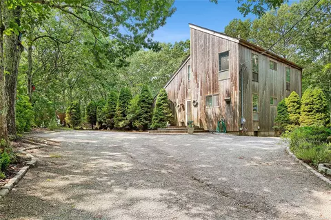 2 Grove Ave, Southampton, NY 11968