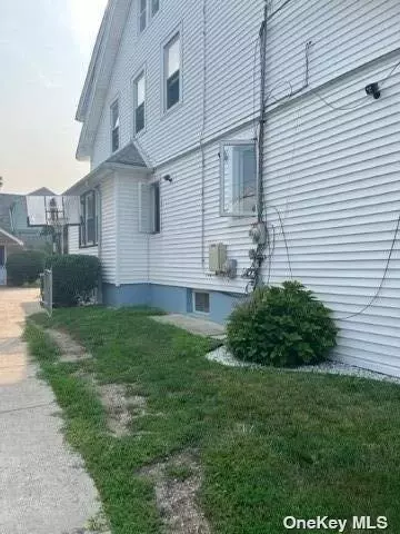 109-28 216th St, Queens Village, NY 11429
