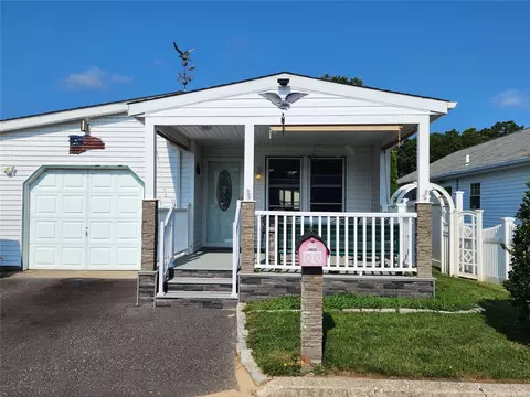 69 Dogwood Ln #69, Manorville, NY 11949