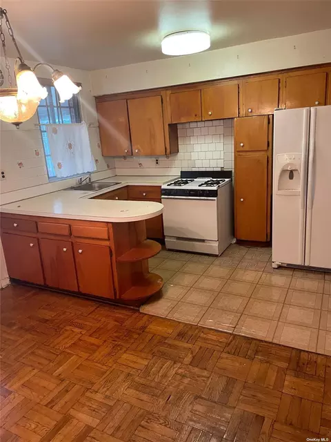 4810 Barnes Ave, Bronx, NY 10470