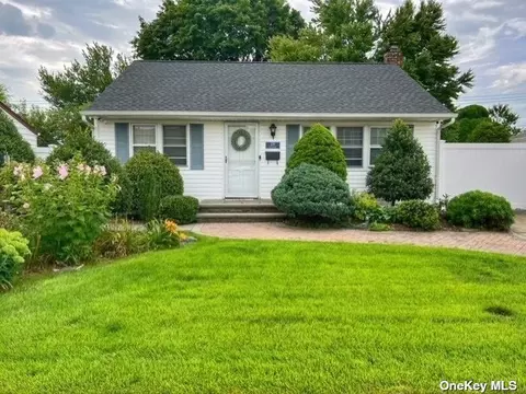 228 Lee Ave, Hicksville, NY 11801