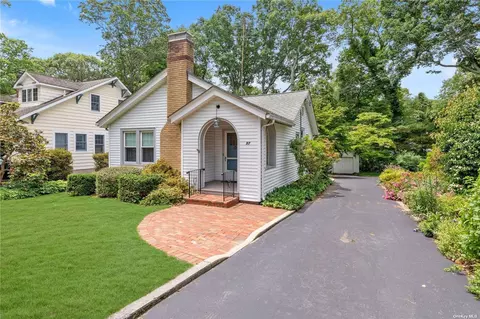 97 Scudder Pl, Northport, NY 11768
