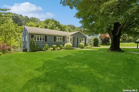 10 Gaines Pl, Huntington, NY 11743