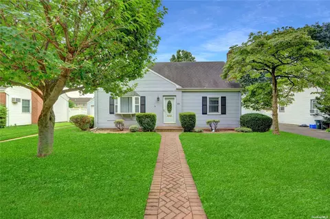 23 Briar Rd, Merrick, NY 11566