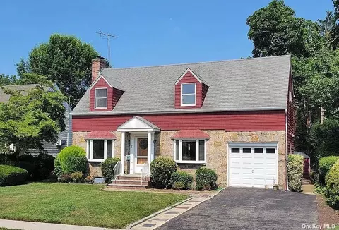 5 Hawthorne Rd, Garden City, NY 11530