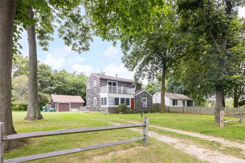 160 Bayview Ave, Greenport, NY 11944