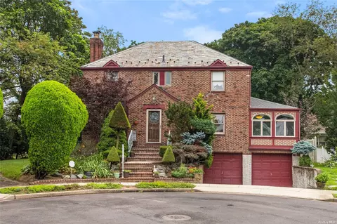 1 Catalpa Ln, Valley Stream, NY 11581