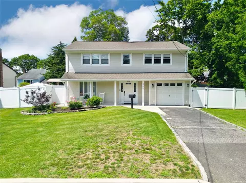 260 W 12th St, Deer Park, NY 11729