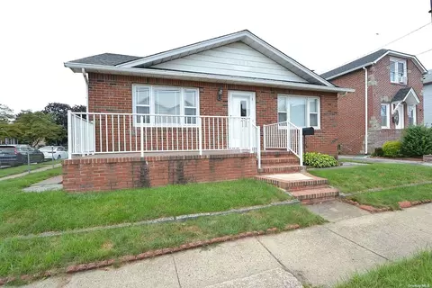 60 Mckee St, Floral Park, NY 11001