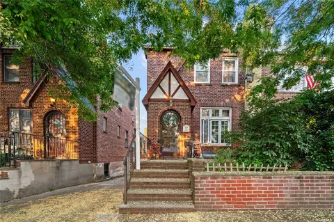 40-23 172nd St, Flushing, NY 11358